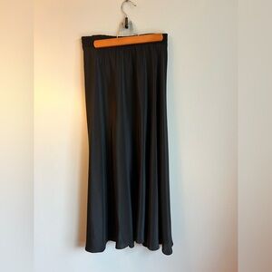 Tucker NYC 100% silk black maxi skirt XS